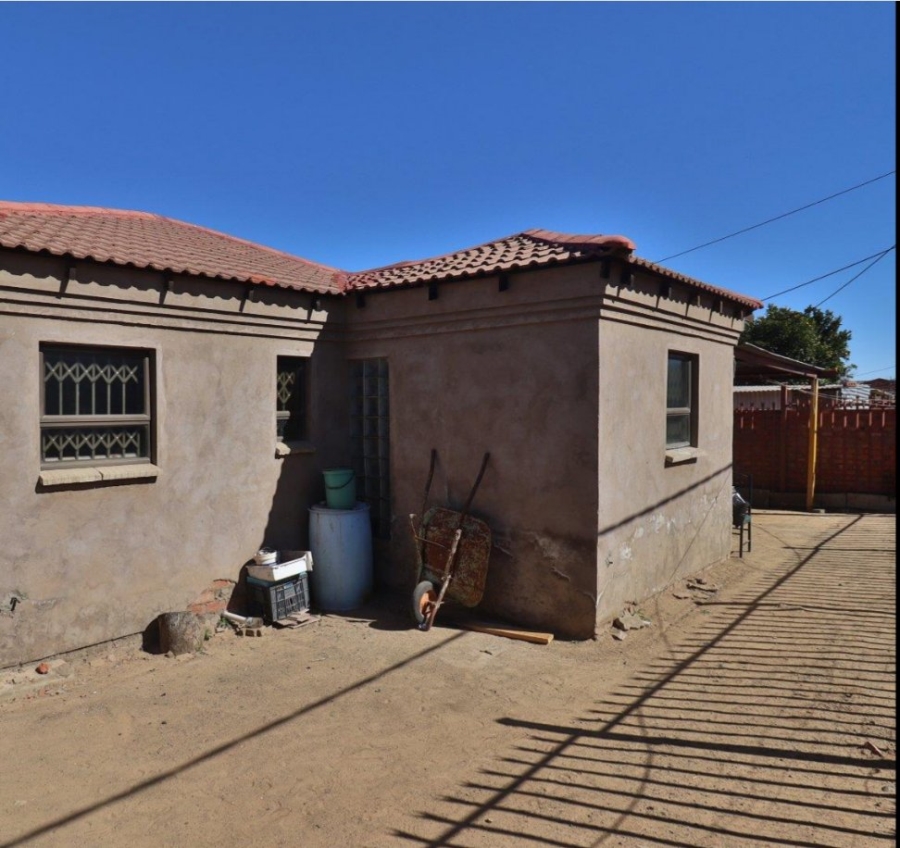 3 Bedroom Property for Sale in Selosesha Free State